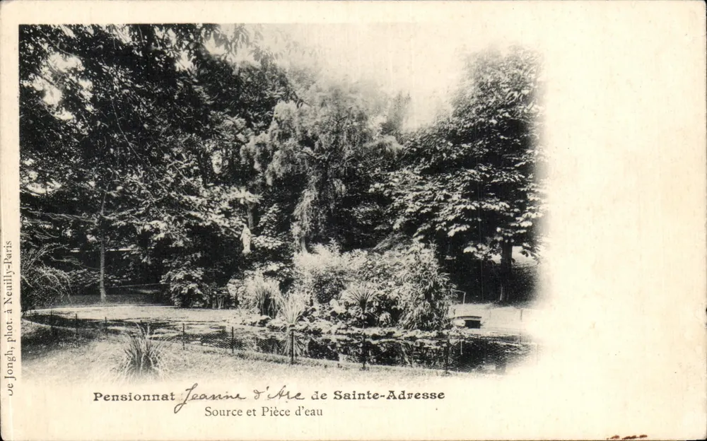 Pensionnat Jeanne d'Arc de Sainte-Adresse — Source et Pièce d'eau — éditeur Jongh, phot. à Neuilly-Paris - Vorderseite