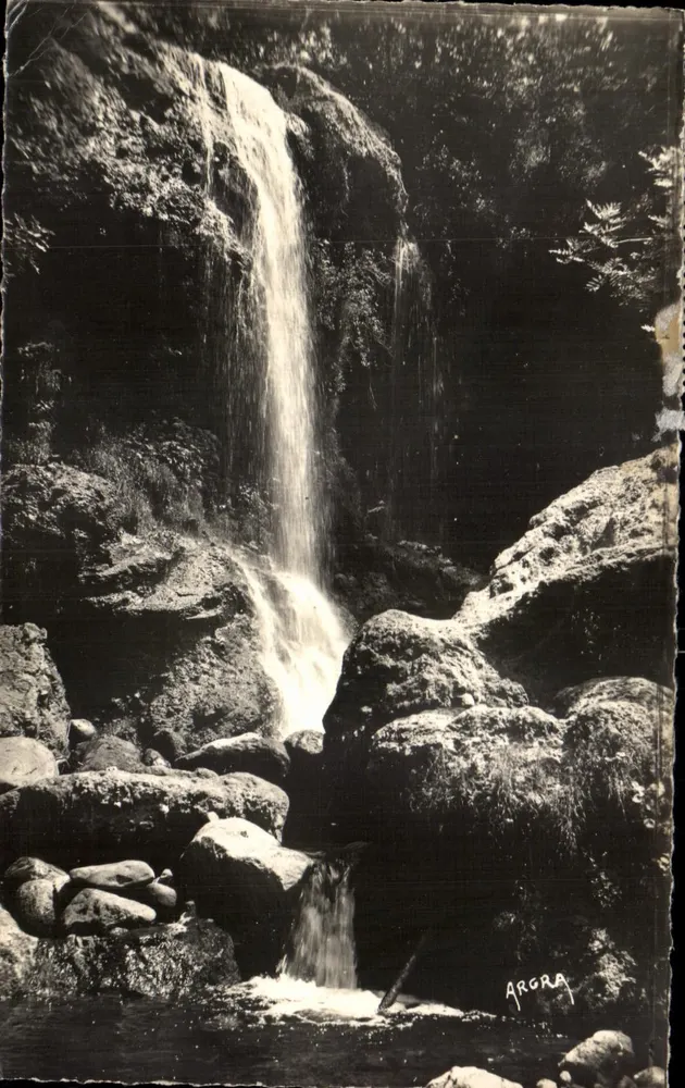 Vic-sur-Cère (Cantal) — Cachoeira da Roucole — As Edições ARGRA, n° 240 - Frente