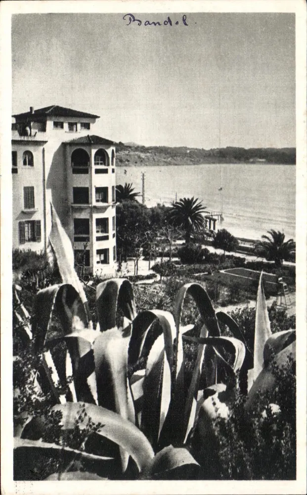Bandol — Ansicht des Grand Hotels und Hotel des Bains — J. Le Marigny, Verleger - Vorderseite