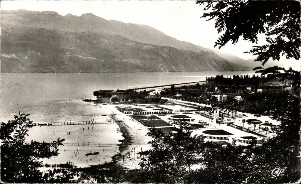 Aix-les-Bains — Allgemeiner Blick auf den Strand und See Bourget — Réal-Photo - Vorderseite