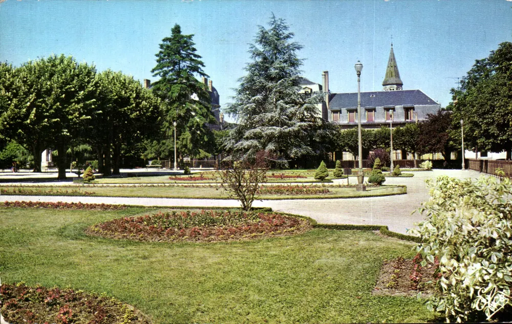 Jardim Público — Brive (Corrèze) — Editor L. Chataigneau - Frente