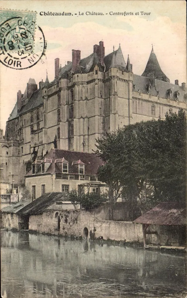 Châteaudun - O Castelo - Contrefortes e Torre - Frente