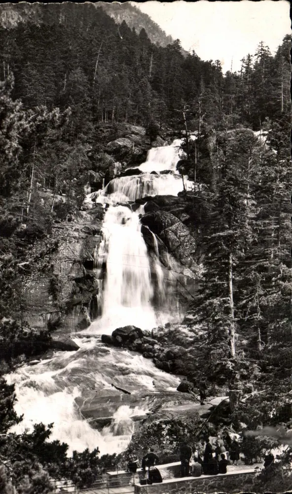 Die Umgebung von CAUTERETS (Hautes-Pyrénées) — Der Wasserfall von Pont d'Espagne (Höhe 1497 m.) — Éditions R.A. Nice, n° 3396 - Vorderseite