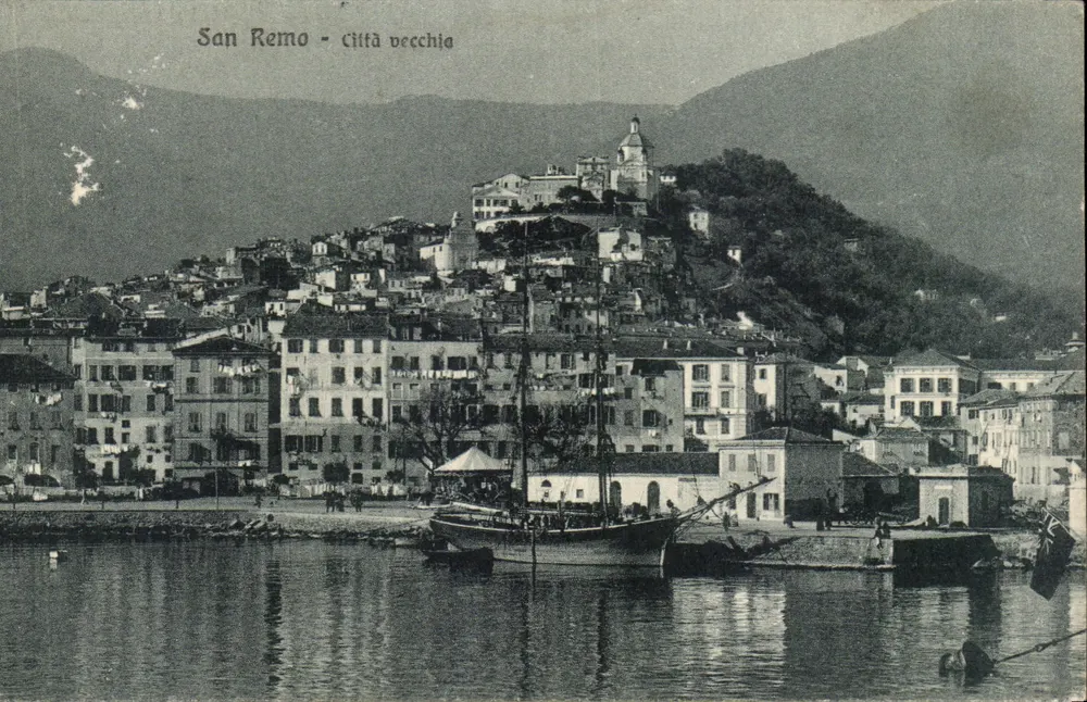 San Remo - Città Vecchia — vista do porto e do vilarejo na colina — Confì e Gandolfi, n° 11597 - Frente