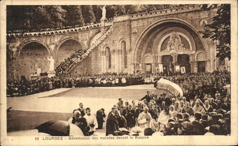 Lourdes - Bênção dos doentes diante do Rosário - Frente