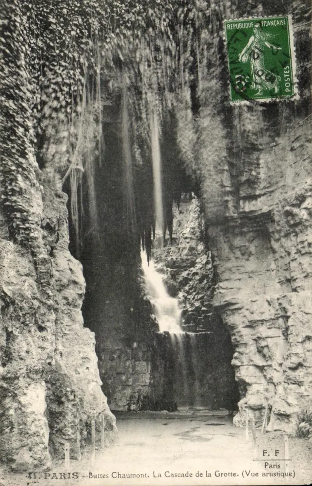 Buttes Chaumont — La Cascade de la Grotte (Vue artistique) — F.F. Paris - Frente