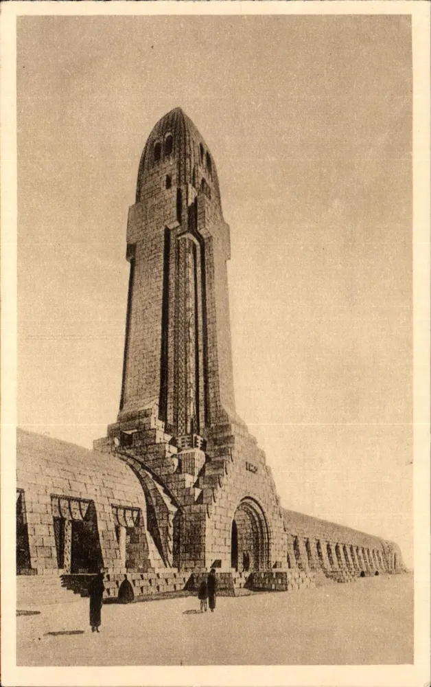 Ossuário e Torre do Farol de Douaumont — Léon Azéma, Max Edrei, arq. — Hélios-Lorraine, Nancy - Frente