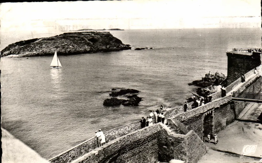 Die Mauern und der Grand Réy — Saint-Malo — Réal-Photo - Vorderseite