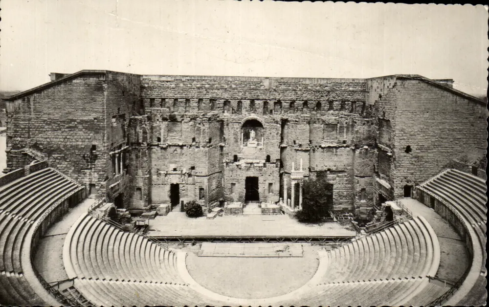 Théâtre antique d'Orange — vue intérieure des gradins et scène — éditeur : Éditions & Publications G. Fau Avignon - Voorkant