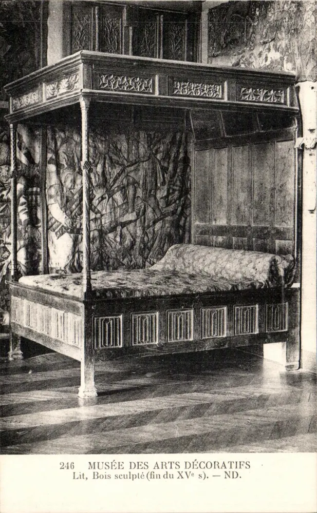Geschnitztes Bett — Musée des Arts Décoratifs — ND. - Vorderseite