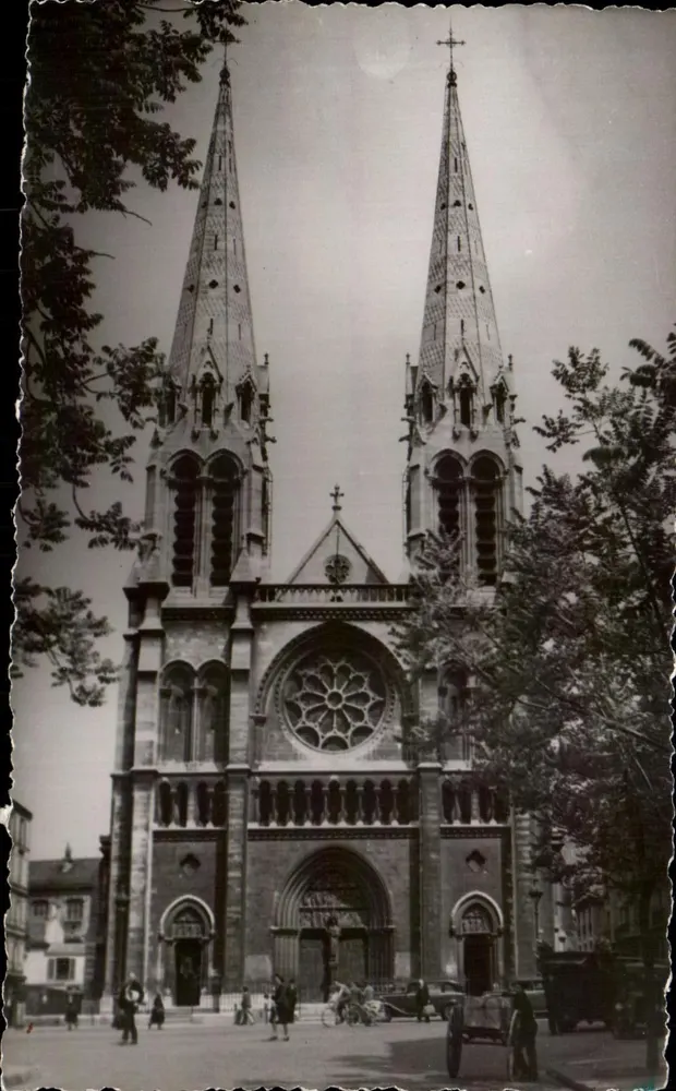 Kirche Saint-Étienne in Belleville — Ansicht der Fassade mit ihren beiden Türmen — unbekannter Verlag, Seriennummer nicht sichtbar - Vorderseite