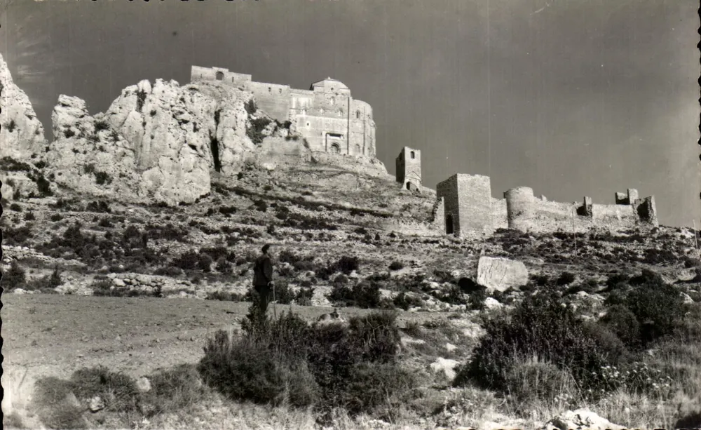 Castillo de Loarre — ruinas sobre rocas — Ediciones Sicilia Zaragoza - Anverso