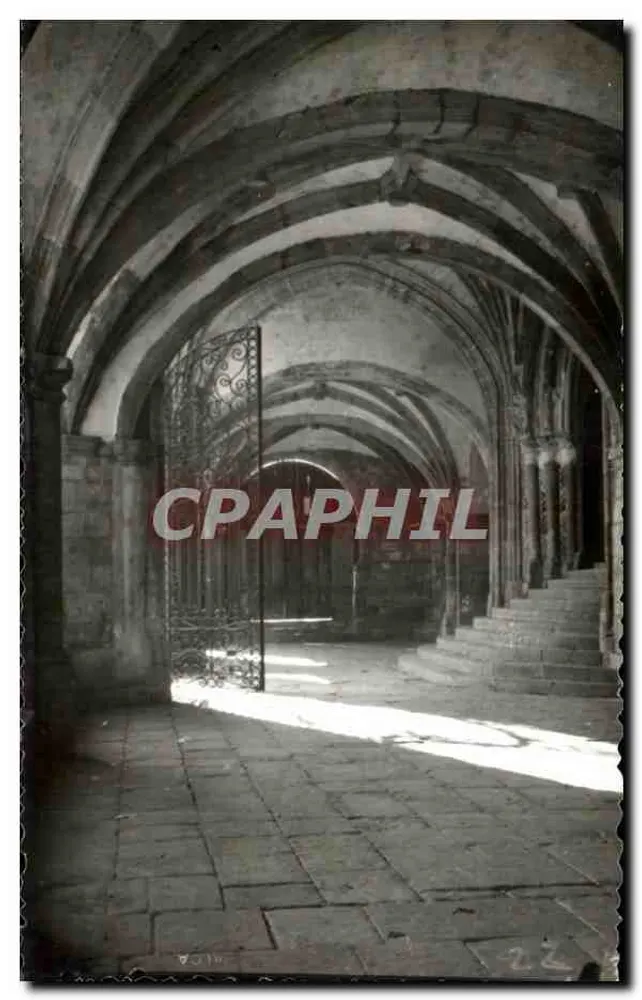 Corridoio di un antico convento — archi ogivali e recinzione — n. 2219 - Recto