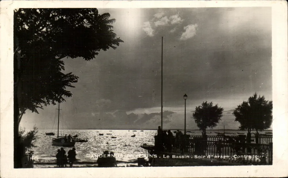 Andernos-les-Bains — Der Bassin. Stürmisches Abend. Rücklicht. - Vorderseite
