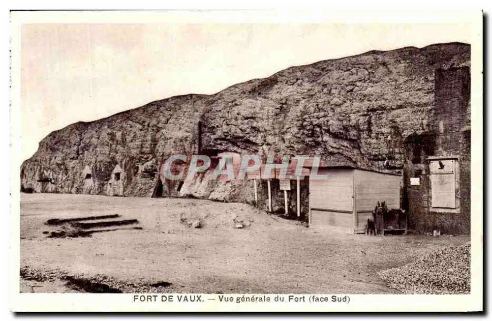 Fort de Vaux — allgemeiner Blick auf das Fort (Südseite) - Vorderseite