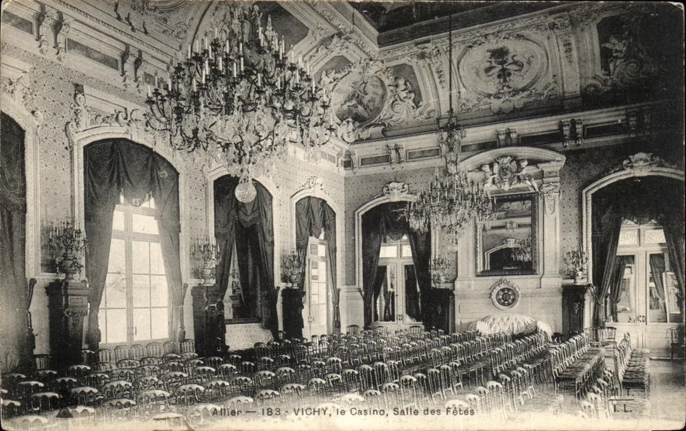 Vichy, das Casino, Saal der Feste — innen mit bemaltem Decken und Kronleuchtern, Verlag Allier — 183 - Vorderseite