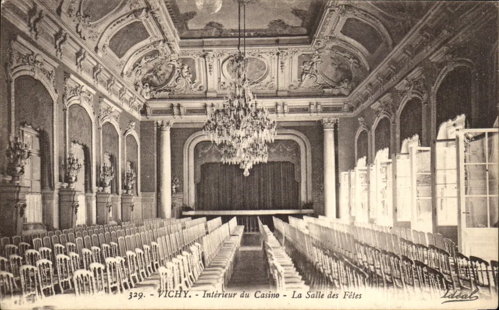 Vichy — Innenansicht des Casinos — Saal der Feierlichkeiten — Verlag Ideal, Nr. 329 - Vorderseite