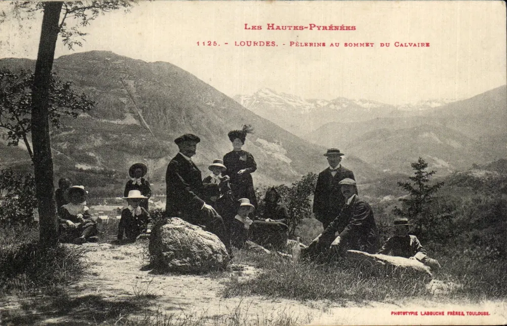 Lourdes - Pilgergruppe am Gipfel des Kalvariums — Phototypie Labouche Frères, Toulouse - Vorderseite