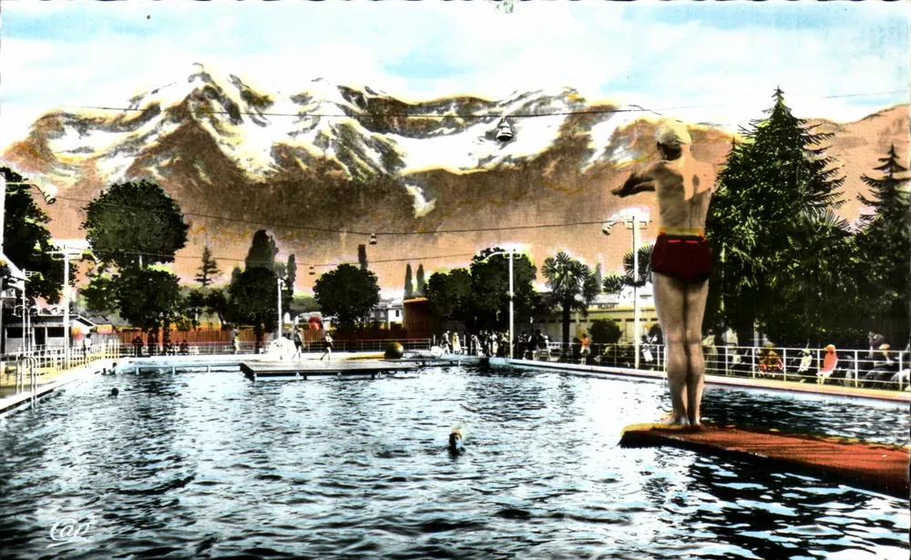 Nelly-Pool — Tarbes — Ansicht des Pools und der Pyrenäen — Réal-Photo - Vorderseite