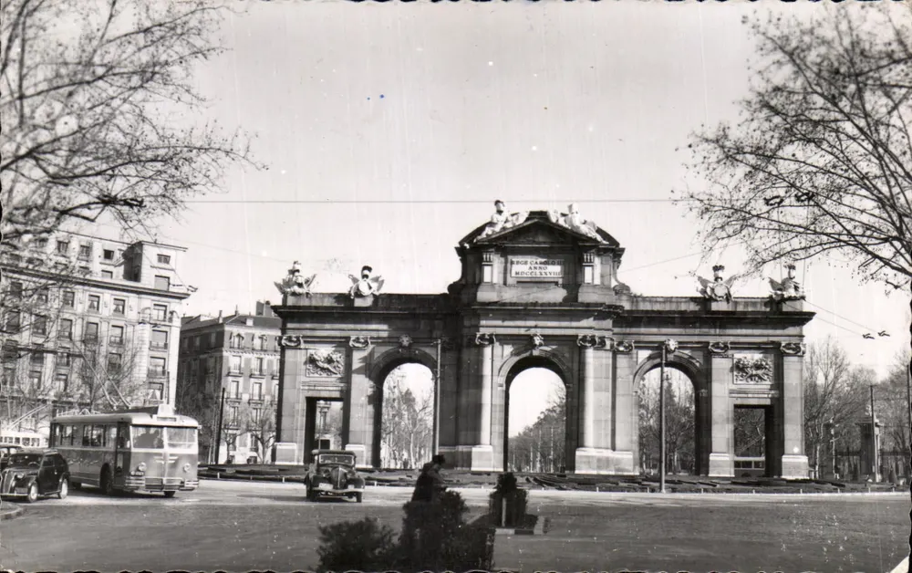 Porta de Madrid — Arco da vitória da porta de Madrid — editor Dominguez - Frente