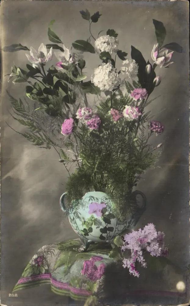 Bukiet kwiatów — magnolie, hortensje i geranium — w dekorowanym naczyniu — n° 208 - Awers