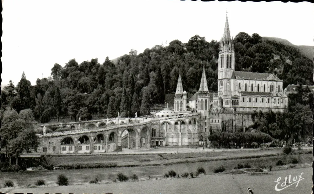 Lourdes — A Basílica — Vista geral — Edição P. Doucet - Frente