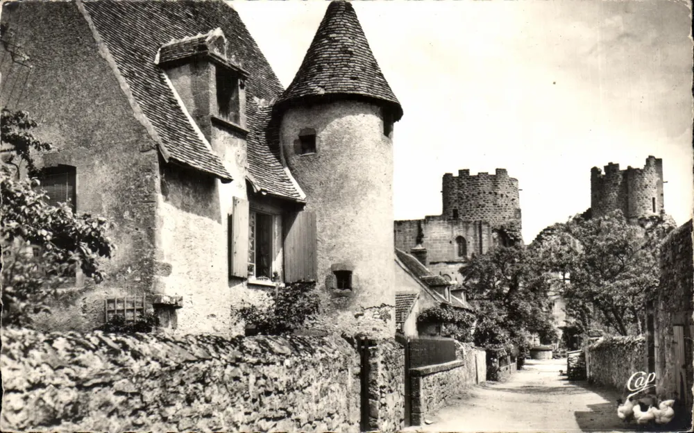 Bourbon-l'Archambault — Velha Casa chamada « O Donjon » — C.A.P., Paris - Frente