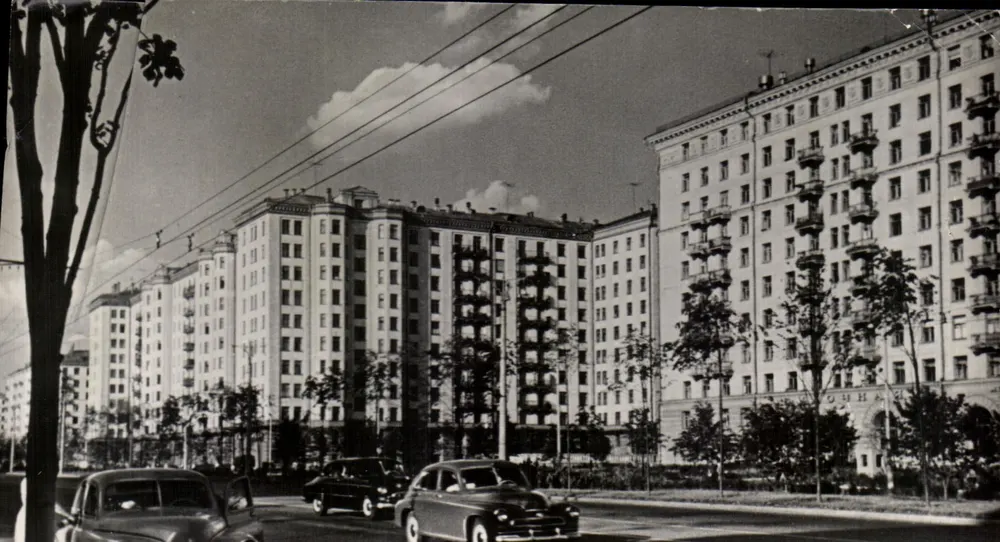 Moscou — bâtiments d'habitation sur le Komsomolsky Prospekt — Photo M. Gracheva - Frente