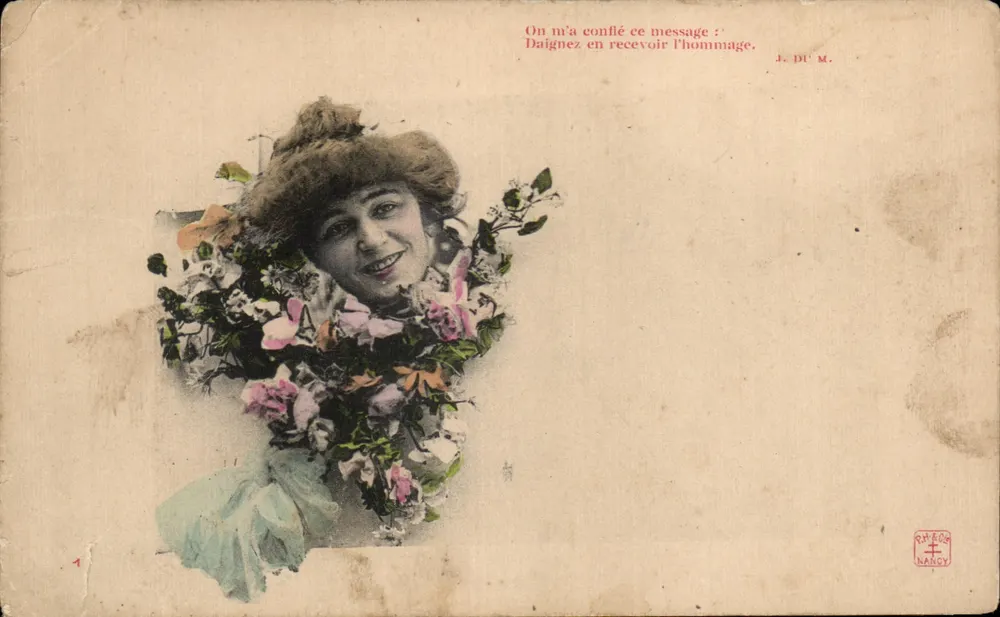 Jeune femme souriante — portrait entouré de fleurs — éditeur RYFEOG NANCY - Vorderseite