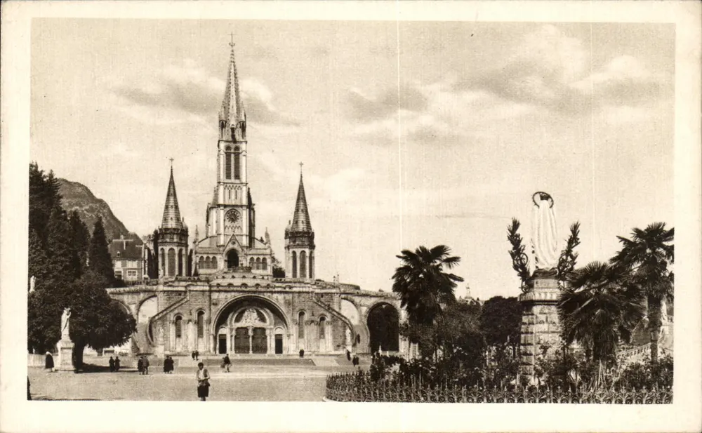 Lourdes — Die Basilika und die gekrönte Jungfrau — Édition P. Doucet, Lourdes - Vorderseite