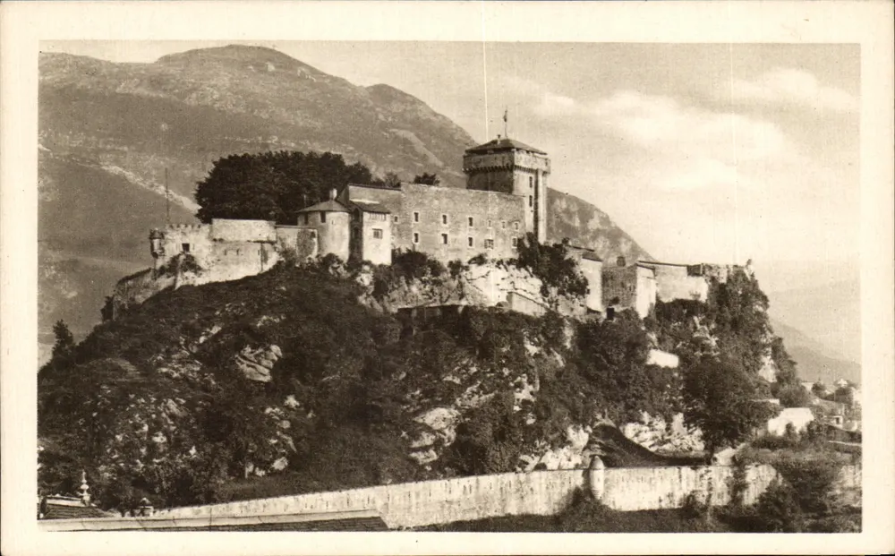 Lourdes — Das befestigte Schloss und der Gipfel des Pic du Jer — Édition P. Douce - Vorderseite