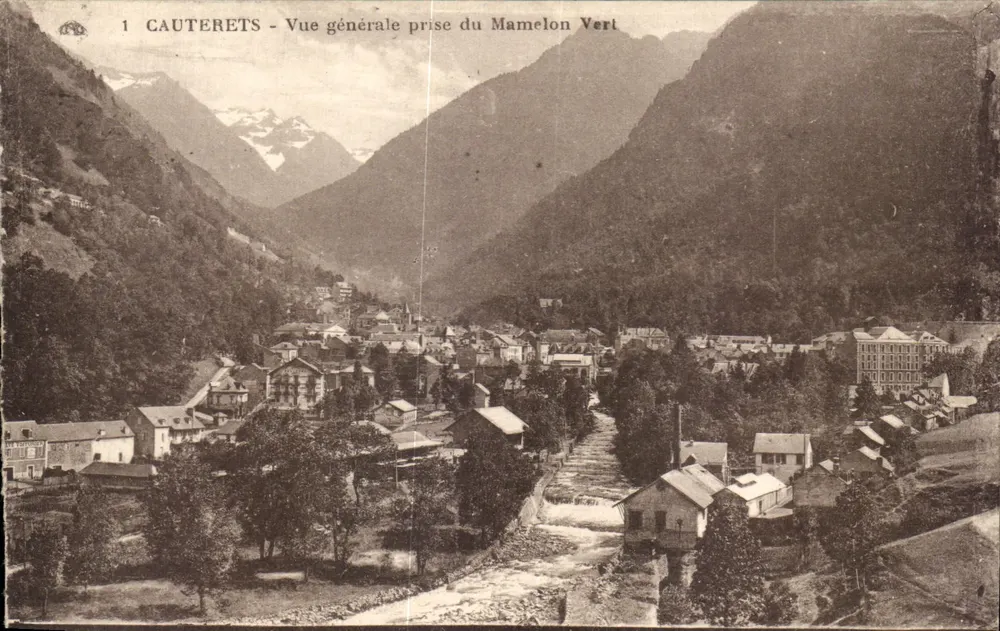 Cauterets - Vista geral tirada do Mamelon Vert — editor não identificado, número de série 1 - Frente