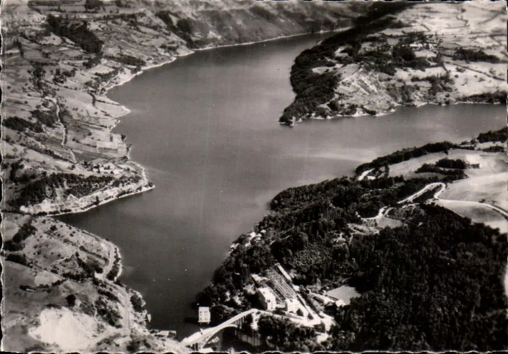 Tal des Drac — Luftbild des Sees und des Staudamms Sautet — Nr. 85 - Vorderseite