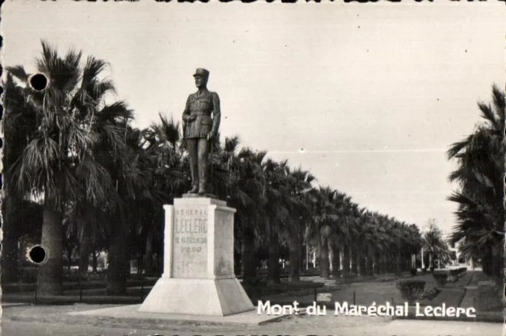 Monte do Mariscal Leclerc — estátua do Geral Leclerc — editor desconhecido, número de série não visível - Frente