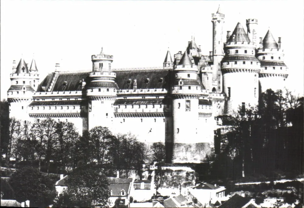 Schloss Pierrefonds — Westliches Ensemble - Vorderseite