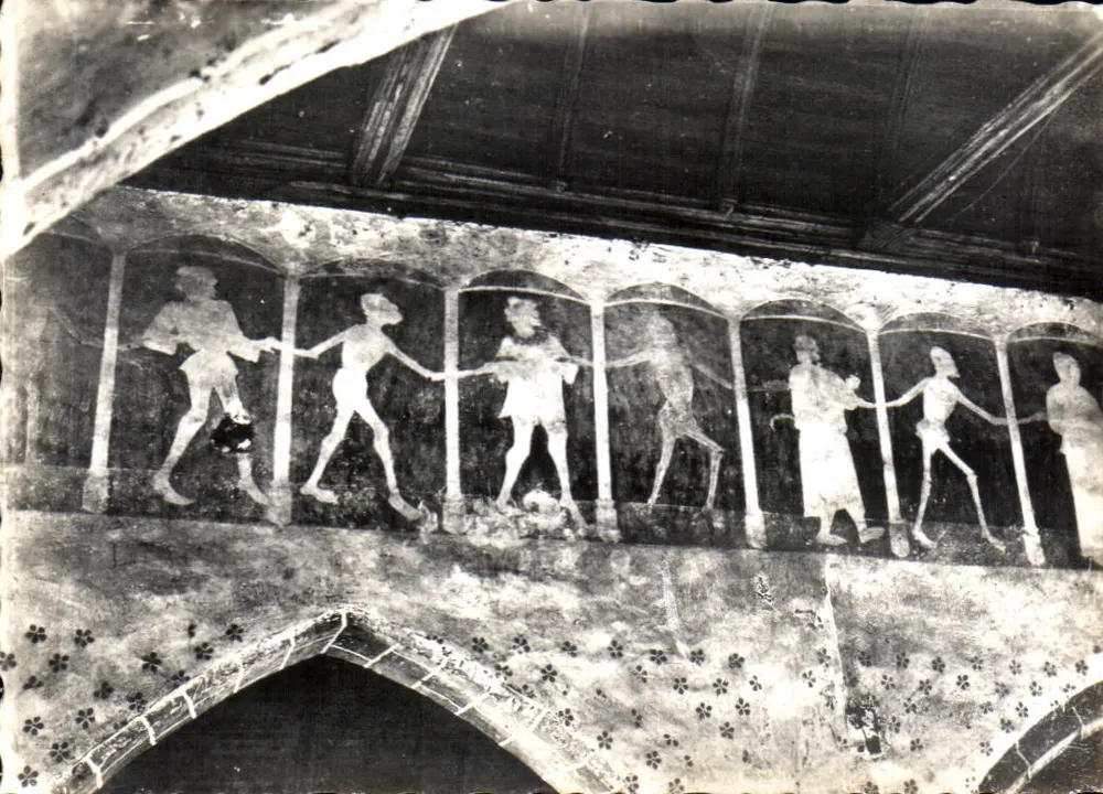 Der Totentanz — Fresko — Kapelle von Kermaria-an-Isquit, PLOUHA (C.-du-N.) - Vorderseite