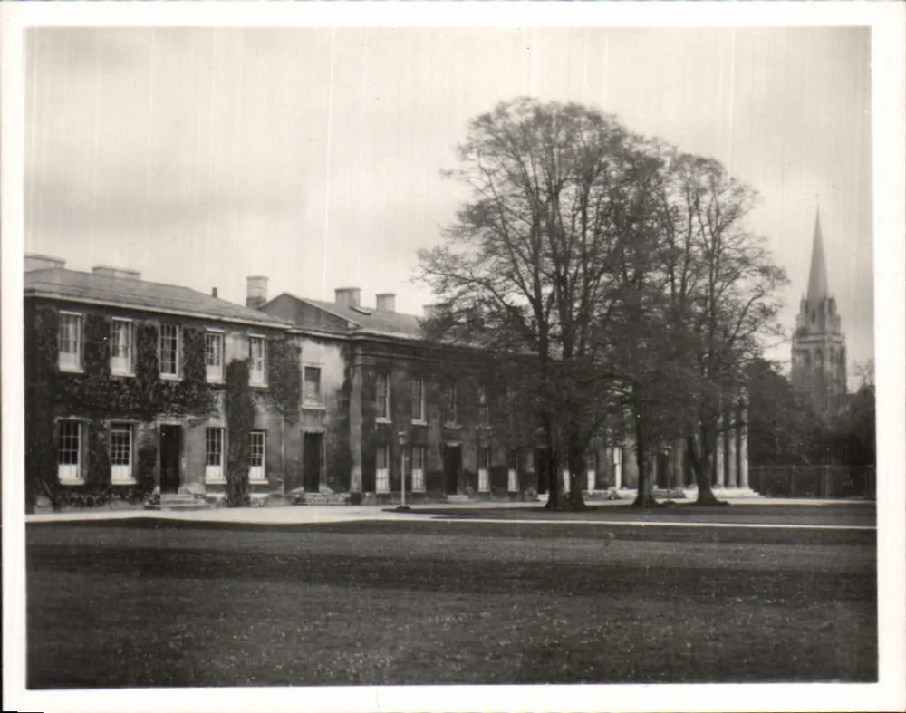 Downing College — Jardim dos Fellows — Cambridge - Frente