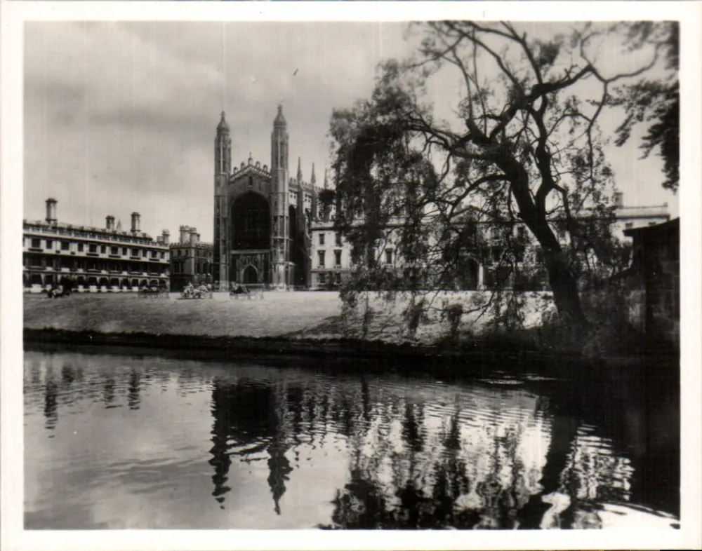 Capela do King's College, Cambridge — vista com reflexos no rio — editor desconhecido, número de série não visível - Frente