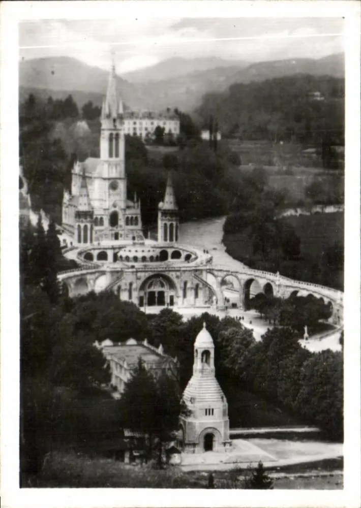 Lourdes - Die Basilika - Aufnahmen von oben - Vorderseite