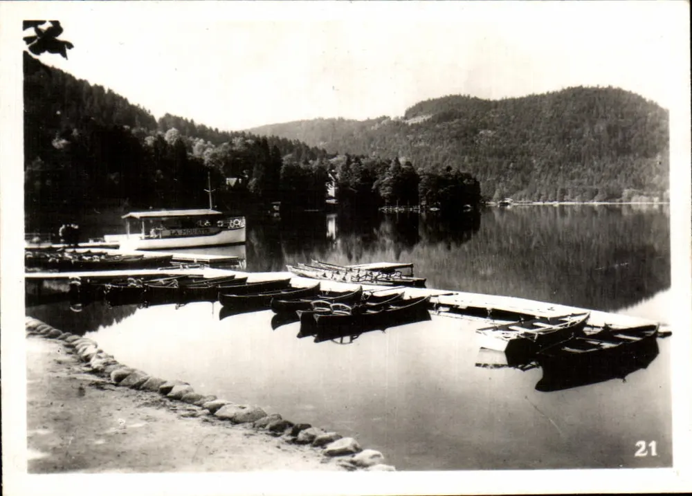 Lago de Zell am See — vista do porto com barcos — série 21 - Frente