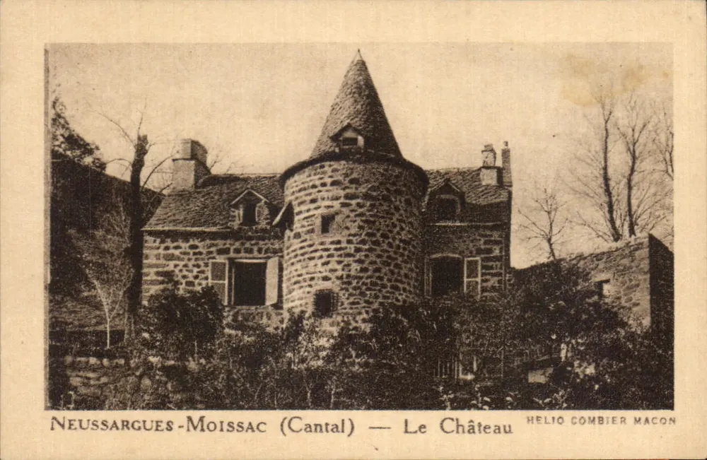 Neussargues-Moissac (Cantal) — O Castelo — Helio Combier Macon - Frente