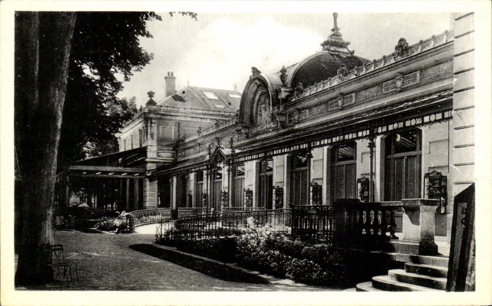 Néris-les-Bains — O Casino — Les Arts Photographiques, Paris - Frente