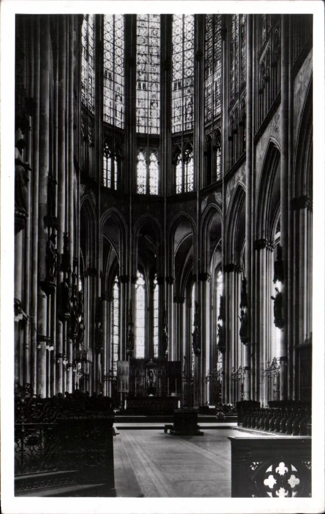 Interior da catedral de Colônia — vista da nave e vitrais — editor desconhecido, número de série não visível - Frente