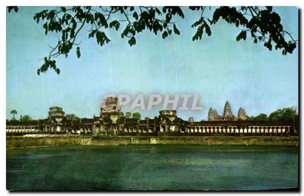 Angkor Wat — Haupteingang von der Schutzgrabenseite gesehen — Verlag: Hotel International Phnompenh - Vorderseite