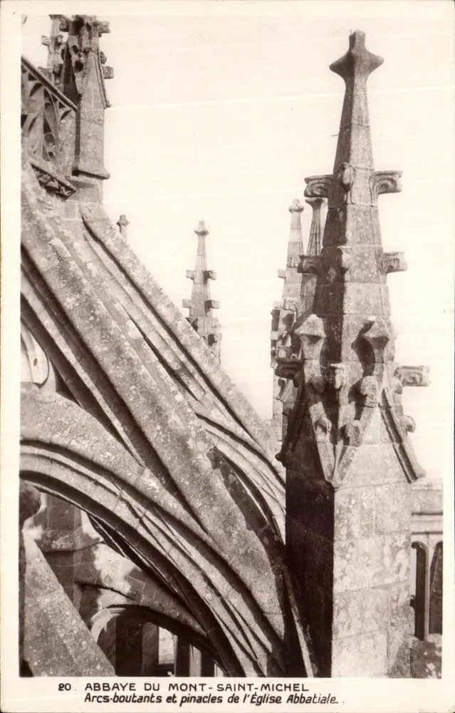 Strebewerke und Spitzbögen der Abteikirche — Abtei Mont-Saint-Michel — Serie 20 - Vorderseite