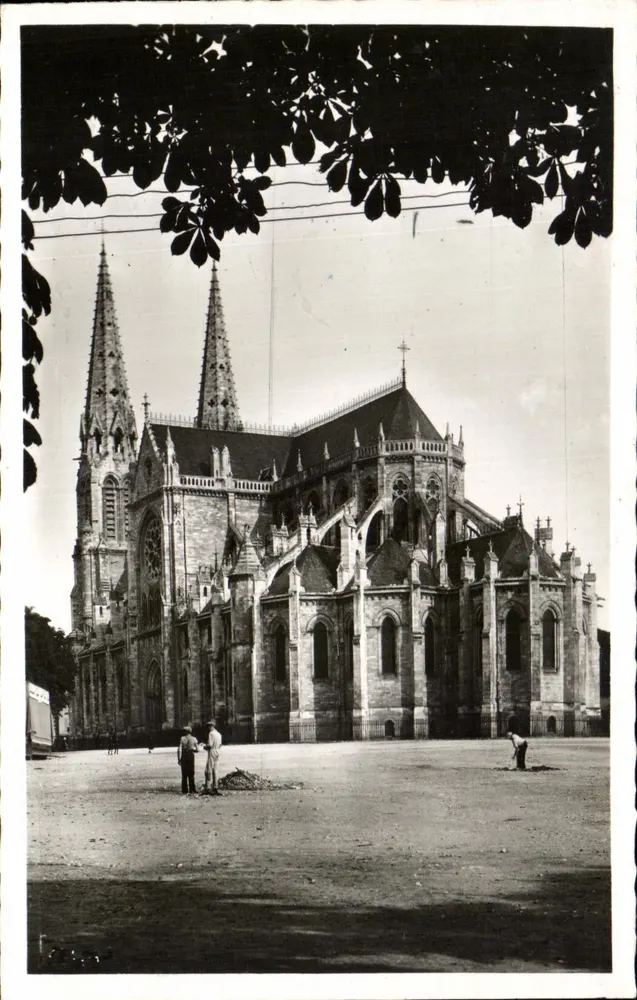 Châteauroux (Indre) — A Catedral — C. Macon - Frente