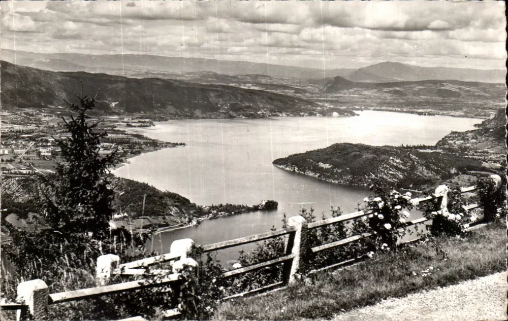 See Annecy — Aussicht vom Forclaz-Pass — Éditions Mouchet, Nr. 1380 - Vorderseite