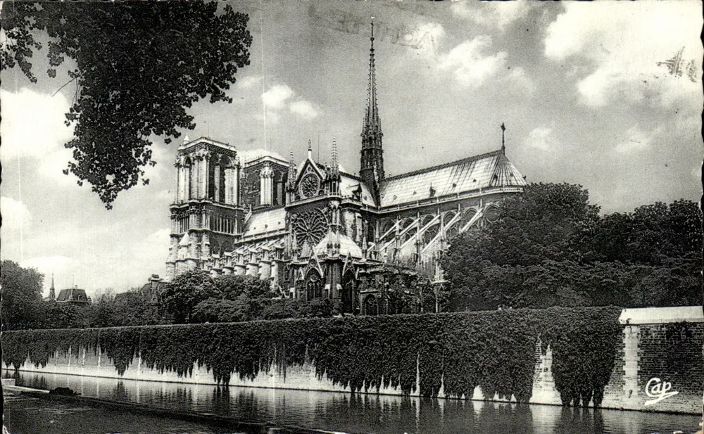 Nossa Senhora de Paris — vista desde a Sena — editor Cap - Frente