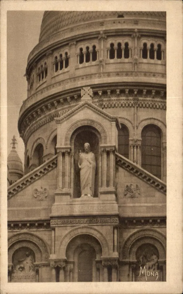 Basilika des Heiligen Herzens — Detail der Statue des Heiligen Herzens — Mona - Vorderseite