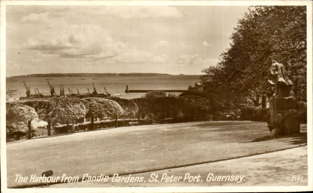 Hafen von St. Peter Port aus den Candie Gardens gesehen — Guernsey — Verleger Boucher & St. Aldates, Nr. 2187 - Vorderseite